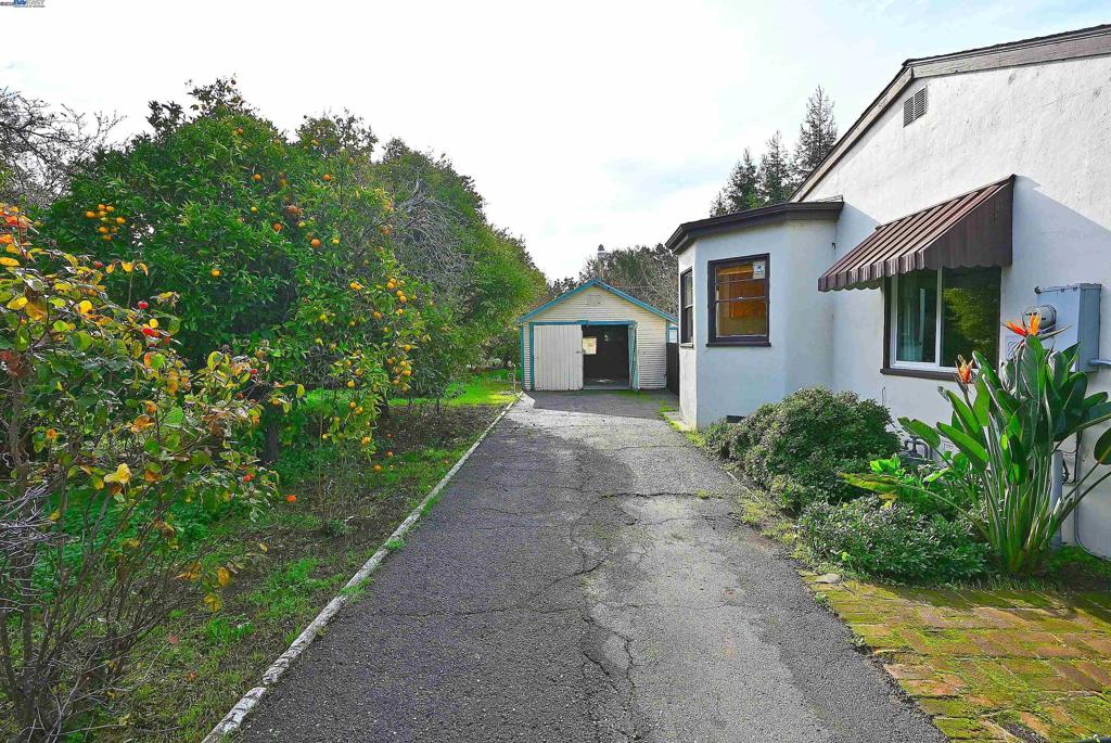 181 E Lewelling Blvd