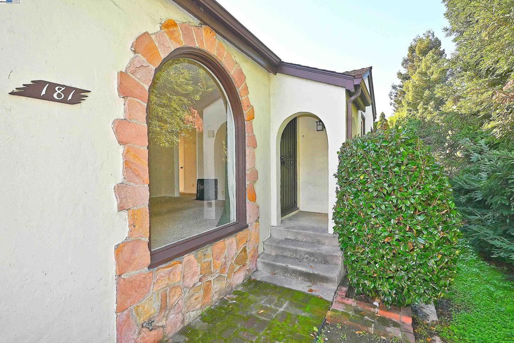 181 E Lewelling Blvd