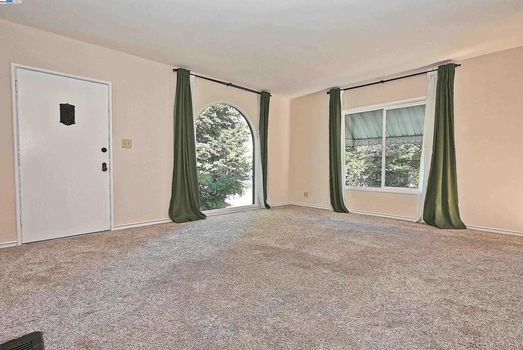 181 E Lewelling Blvd