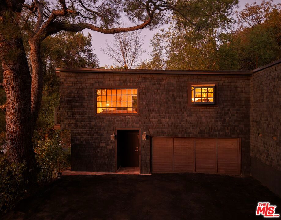 Photo of 2774 Woodstock Road, Los Angeles, CA 90046 (MLS # 26998691)