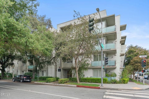 Photo of 160 S Hudson Avenue #105, Pasadena, CA 91101 (MLS # P1-28773)