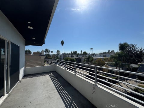Photo of 5432 Hermitage Ave AVE #301, Valley Village, CA 91607 (MLS # SR26218545)