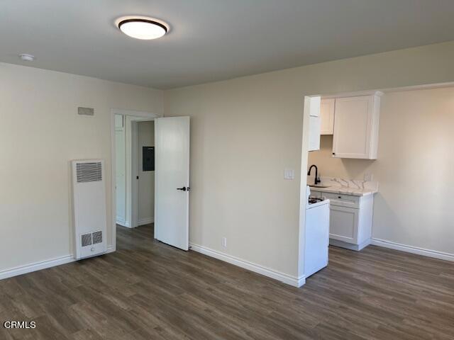 Beautifully remodeled ground level apartment in desirable Highland Park! This one bedroom one bath unit includes a large living room, quaint dining area, kitchen with stove, microwave, refrigerator, and quartz countertops, bathroom with bathtub and vanity, and spacious bedroom. The property is within close proximity to public transportation and the many shops/cafes/eateries on Figueroa Blvd. The unit also includes one parking space and sits at the rear of the property. Available for immediate occupancy.