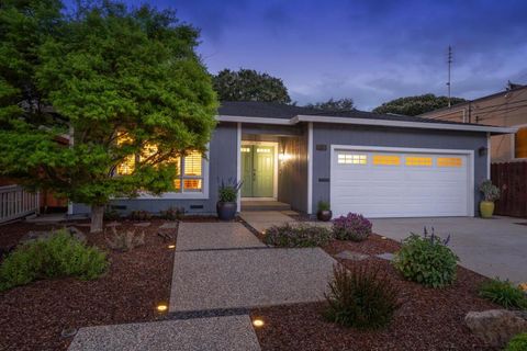 Photo of 126 Arundel Rd, Burlingame, CA 94010 (MLS # ML82041227)