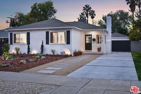Photo of 6167 Costello Avenue, Van Nuys, CA 91401 (MLS # 26643901)