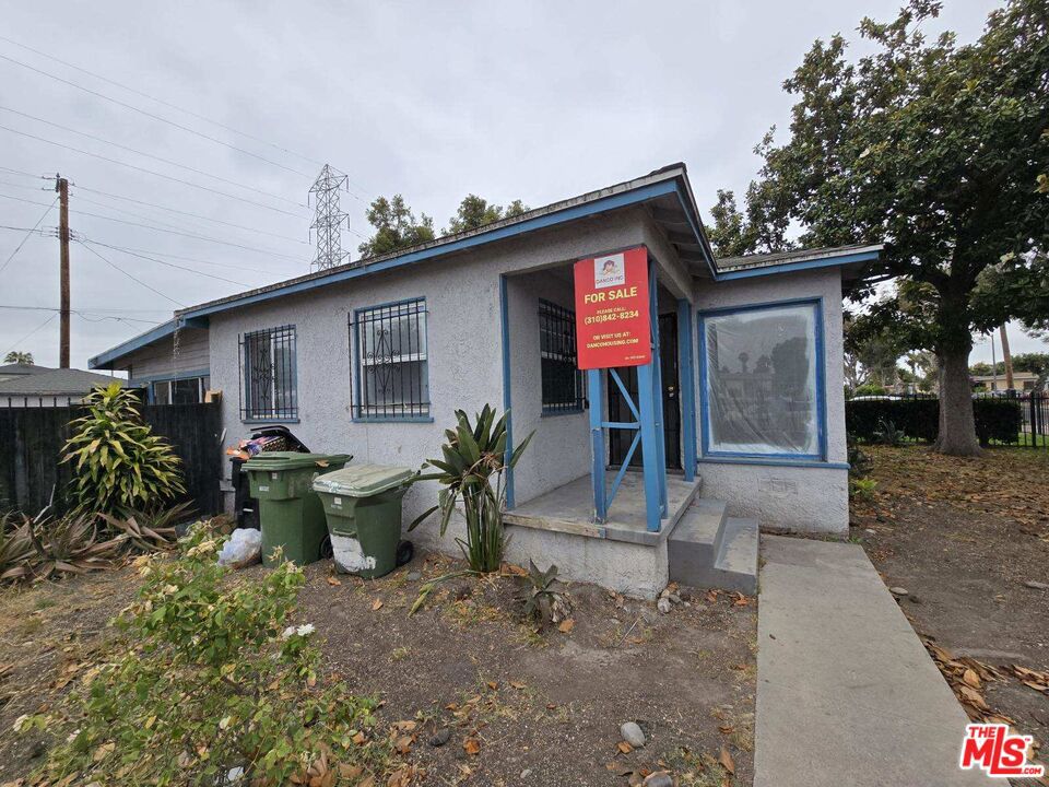 A great opportunity for owner-user or investor, this fixer house sits on a huge corner lot. Easy access to major freeways makes commuting a breeze. Sold in as-in condition; seller makes no representation or warranties regarding condition. Turn this house into your dream home!