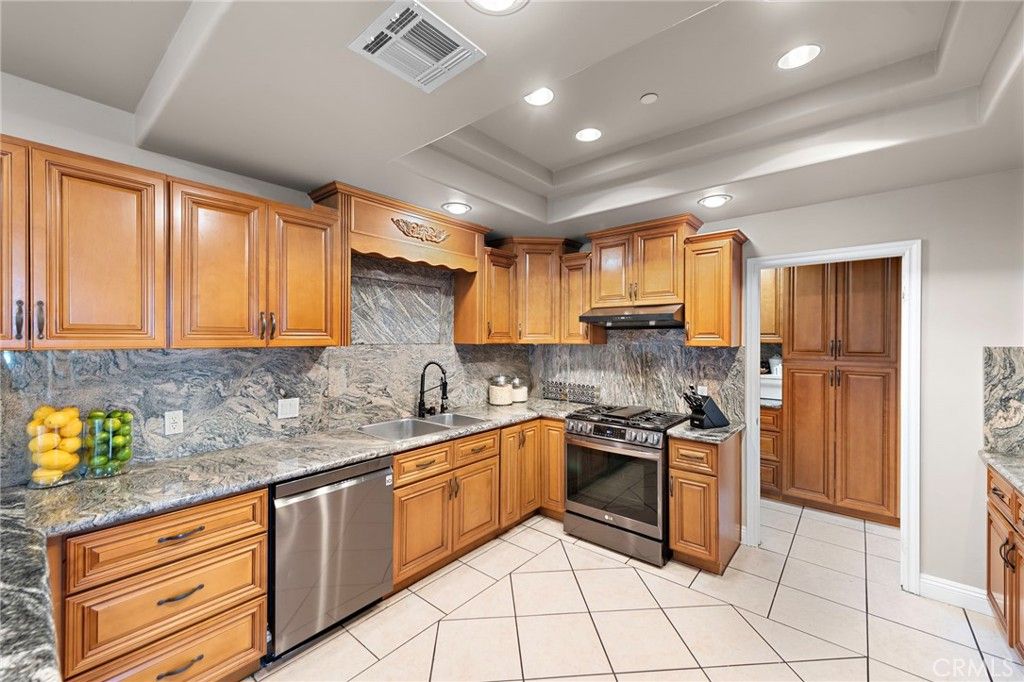 listing image 130727250552309924635