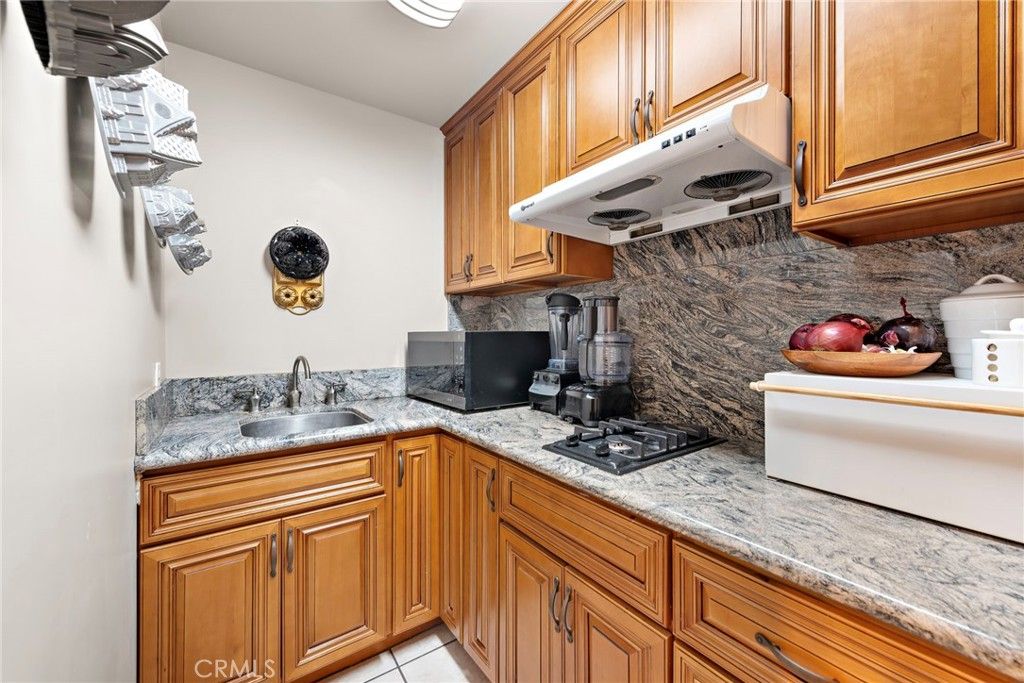 listing image 130723710728888420566