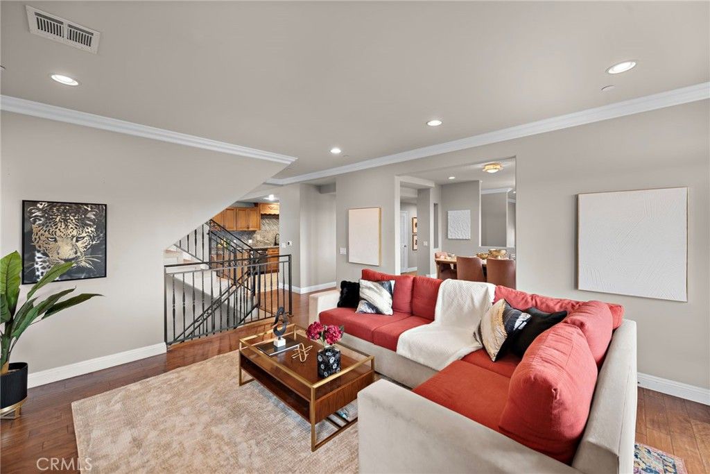 listing image 130728427962670108173