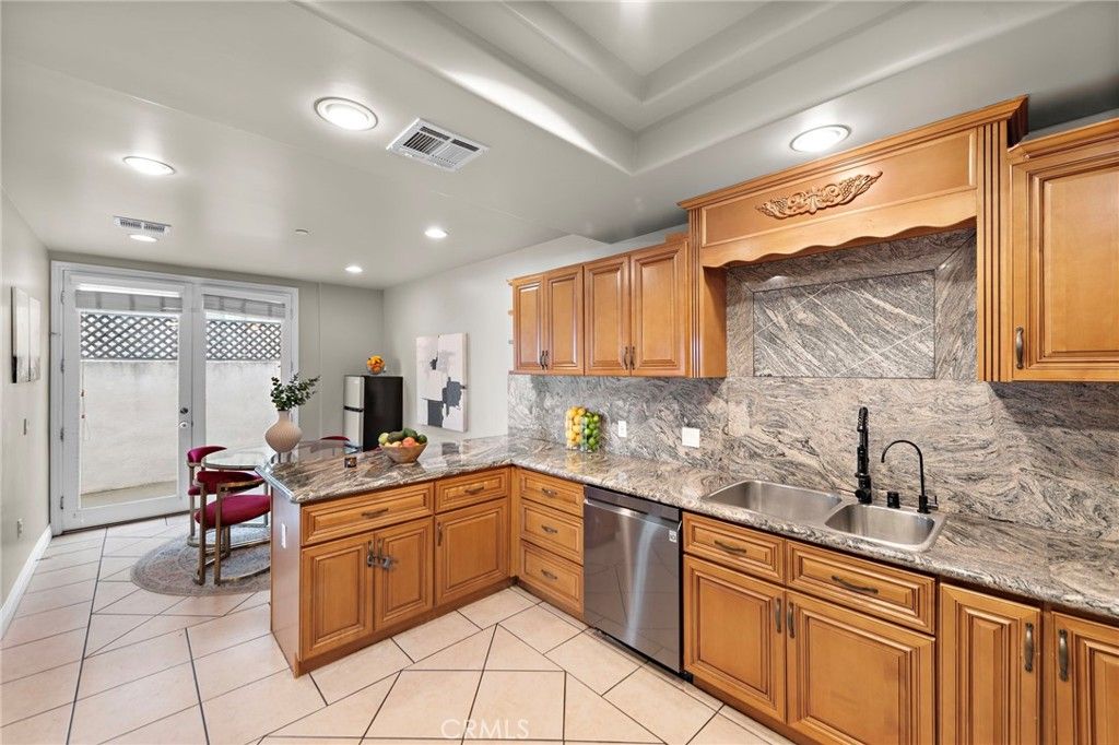 listing image 130727817881781064314