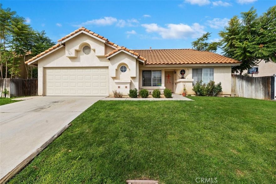 Centrally located in a nice neighborhood of all single-story homes. Great curb appeal on this 3-bedroom 2 bath home with a tile roof. Separate family room right off of the spacious kitchen. Nice fireplace in the family room with direct access to the covered patio in the backyard. Vaulted ceilings throughout making for a very spacious overall feel. Indoor laundry! Low taxes! and no HOA! make this one a great buy.