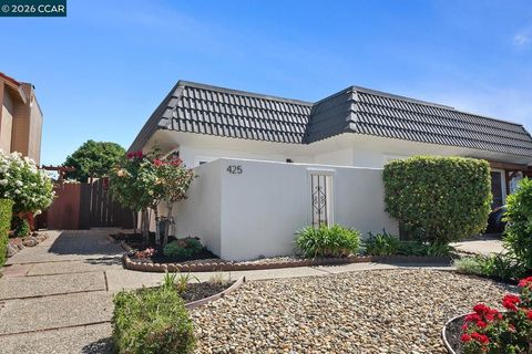 Photo of 425 Glacier Dr, Martinez, CA 94553 (MLS # 41129928)