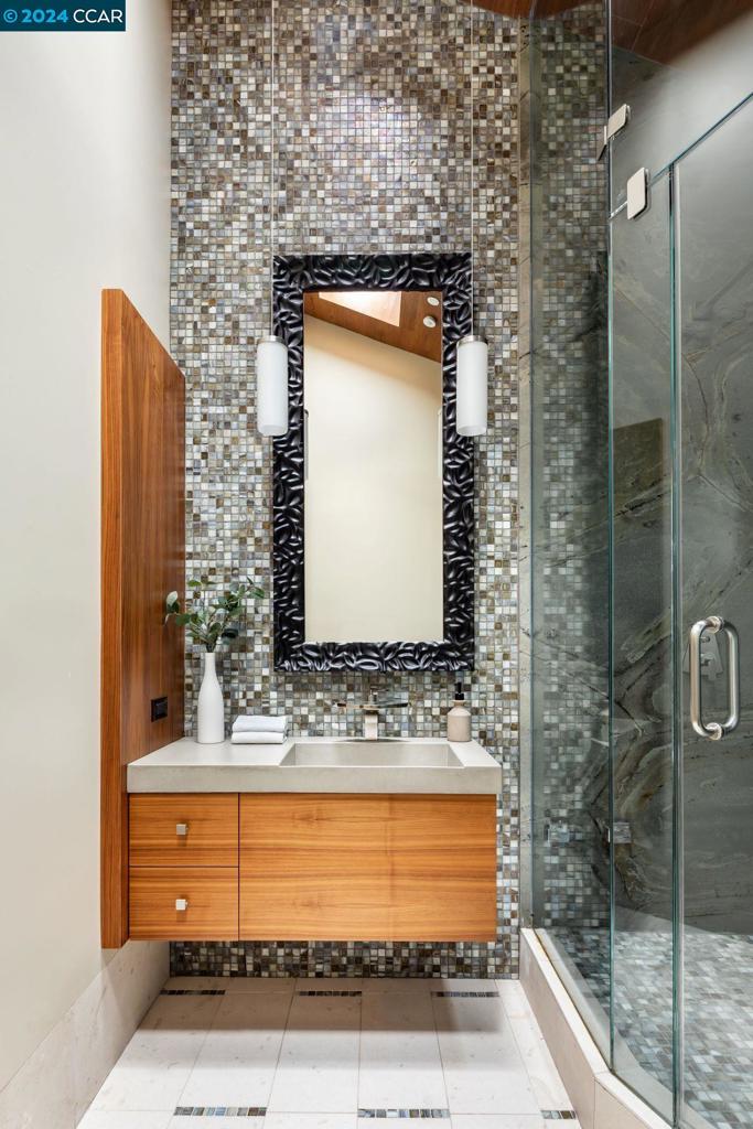 HAPPY VALLEY - Residential