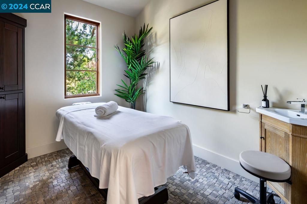 HAPPY VALLEY - Residential