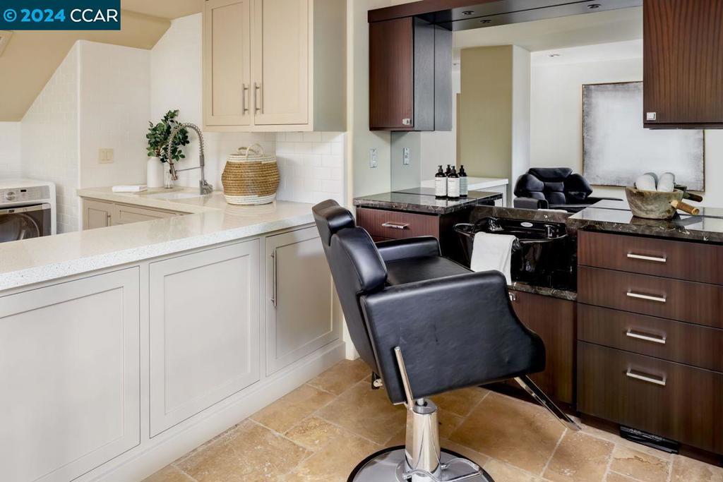 HAPPY VALLEY - Residential