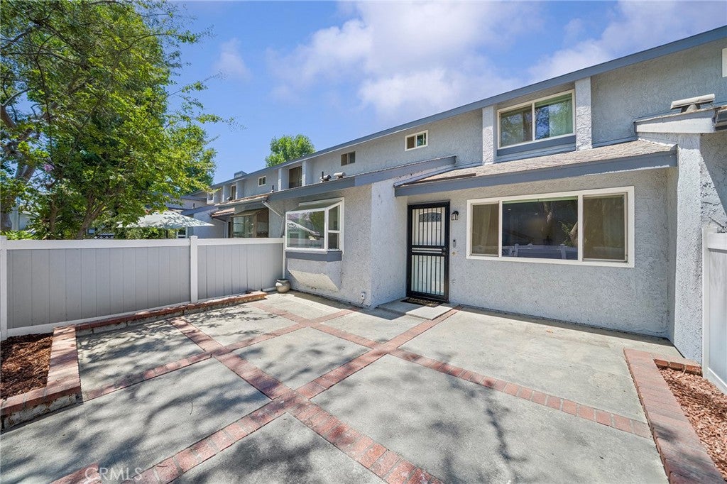 900 W Sierra Madre AVE