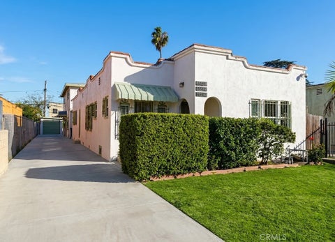 Photo of 6544 S Victoria Avenue, Los Angeles, CA 90043 (MLS # FR26195230)