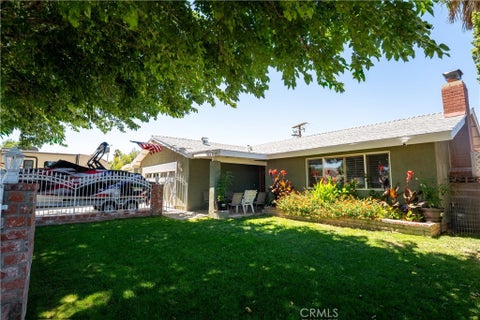 Photo of 2501 E Avenue R4, Palmdale, CA 93550 (MLS # SR26131542)