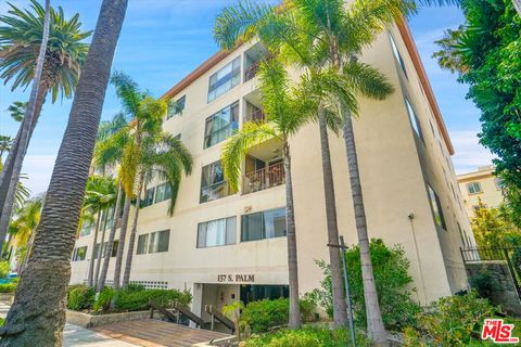Photo of 137 S. Palm Drive #203, Beverly Hills, CA 90212 (MLS # 25621285)