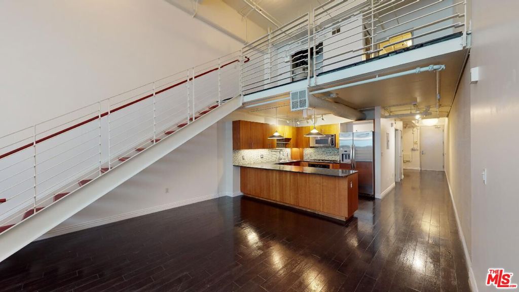 Beautiful Townhome loft on the ground floor of the the legendary Flower Street Lofts. East facing, spacious two-story floor plan with 20 ft. ceilings, day-time sunlight in the living room, and zen-like views of the common area, outdoor hallway from the bedroom windows. One of very few buildings in South Park that's fully entitled for Live/Work dual use. Property features black hardwood floors, stainless steel appliances, granite countertops in the kitchen and bathrooms, and an approx. 300 sqft. area on the 2nd-story mezzanine that can be used as an office or workout area. Moments from upcoming Oceanwide Plaza, Crypto.com Arena., LA Live, Ritz-Carlton, Starbucks, Prank Bar, The Wine Station, Culturas, Sonoritas, Ralph's, Healthy Spot, PetCo, and within 10 min from Whole Foods, Bottega Louie, Trader Joes, and USC Village, as well as all of DTLA's restaurants and hot spots. Rent incl. 2 assigned parking spaces, Spectrum cable TV (incl. HBO & Showtime) and high-speed (200 up/200 down) Internet. AGENTS SEE PRIVATE AND SHOWING REMARKS!