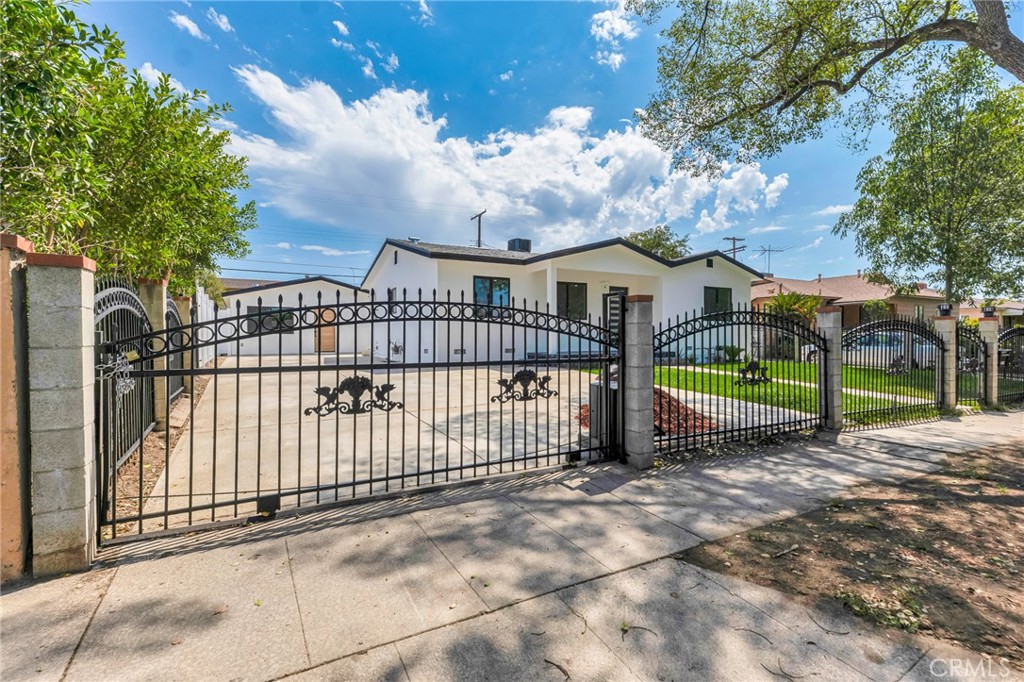 Properties 3 14448 Pinney Street