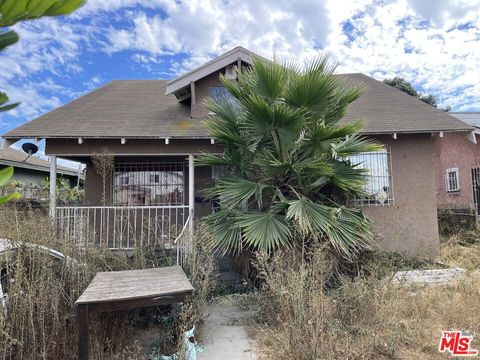 Photo of 606 W 85th Street, Los Angeles, CA 90044 (MLS # 25596413)