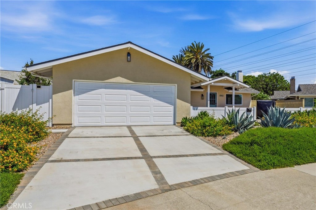 19182 Lindsay Lane