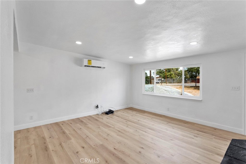 12556 Hickory