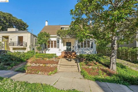 Photo of 618 Boulevard Way, Piedmont, CA 94610 (MLS # 41128433)