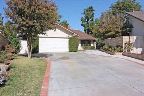 Photo of 25433 Plaza Escovar, Valencia, CA 91355 (MLS # SR26076607)