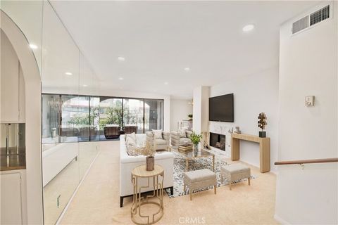 Photo of 5340 Yarmouth #205, Encino, CA 91316 (MLS # SR26079724)