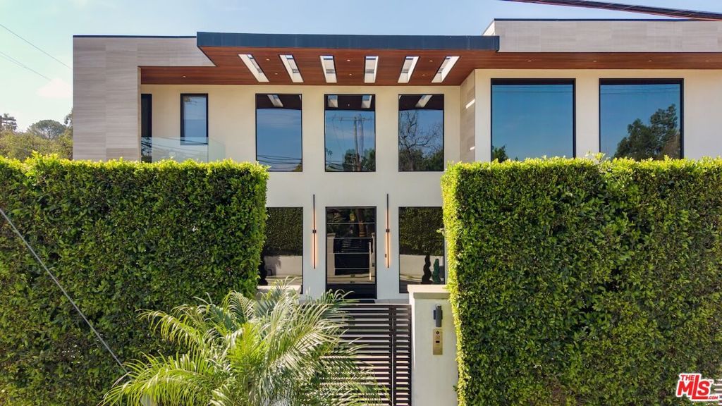 Photo of 4049 Coldwater Canyon Avenue, Studio City, CA 91604 (MLS # 26666783)