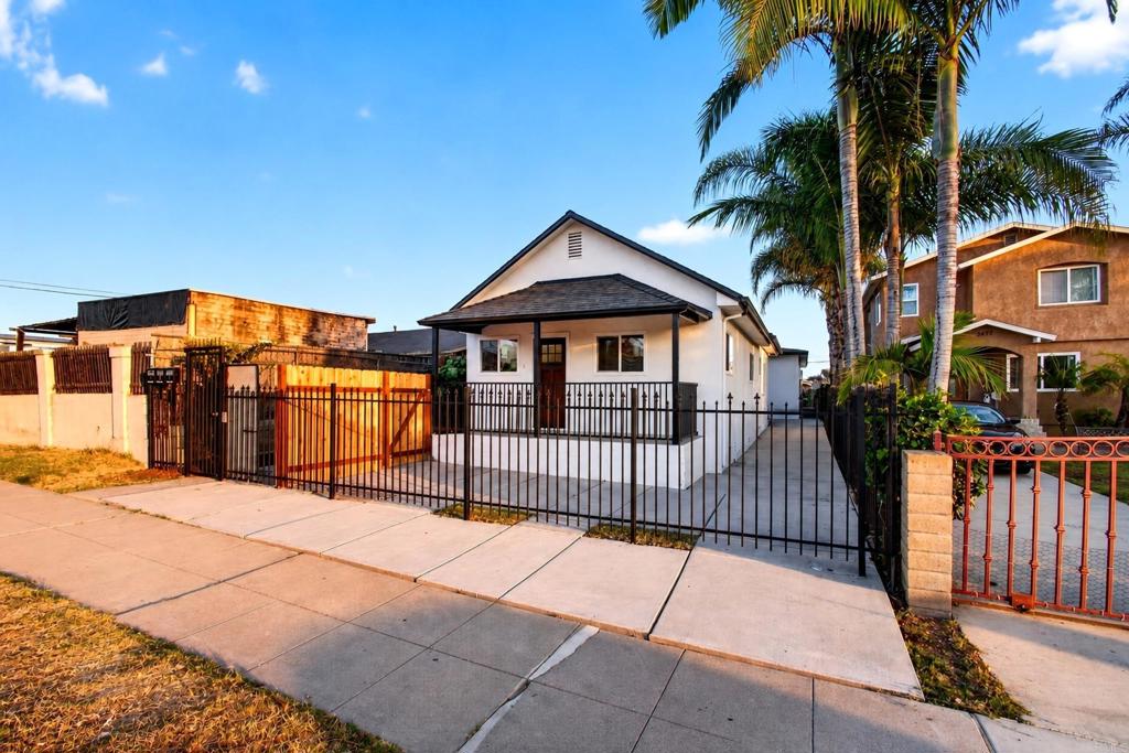 3483 85 Newton Avenue