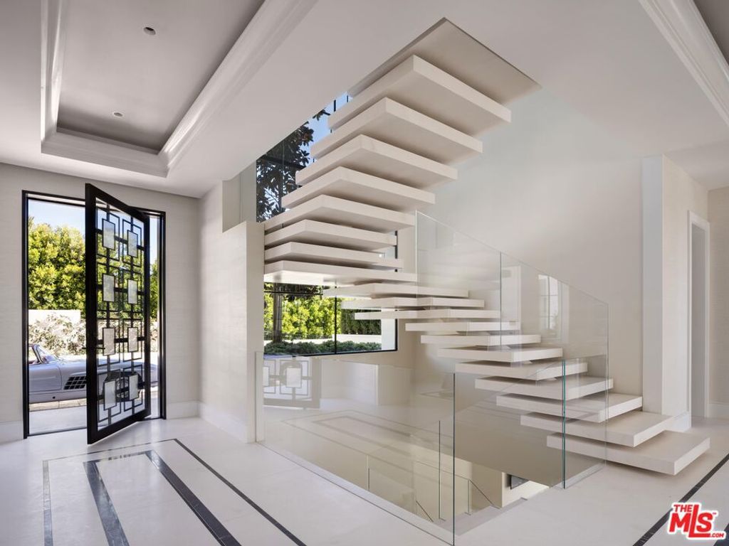 Photo of 721 N Bonhill Road, Los Angeles, CA 90049 (MLS # 25522211)