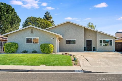 Photo of 818 Wade Dr, Paso Robles, CA 93446 (MLS # SC26073044)