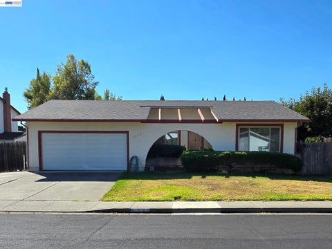 Photo of 3365 Ticonderoga Drive DR, Fairfield, CA 94534 (MLS # 41152463)