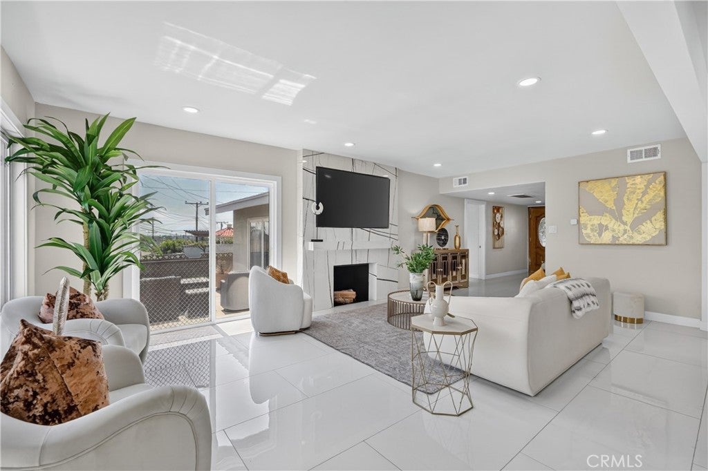 738 De Palma Way