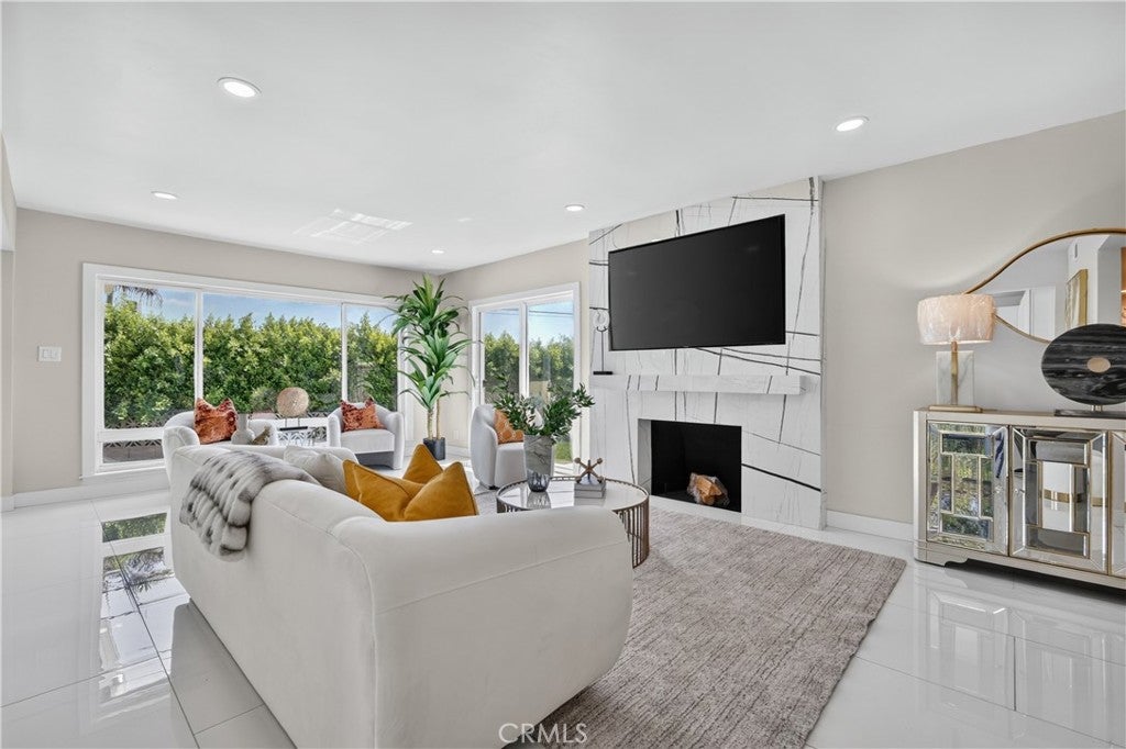 738 De Palma Way