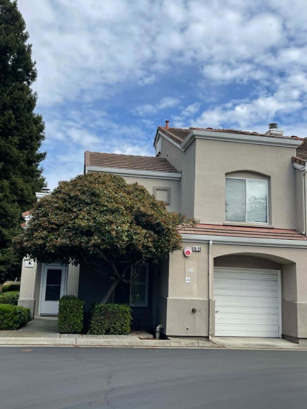 Photo of 20 Torregata Loop, San Jose, CA 95134 (MLS # ML82043194)