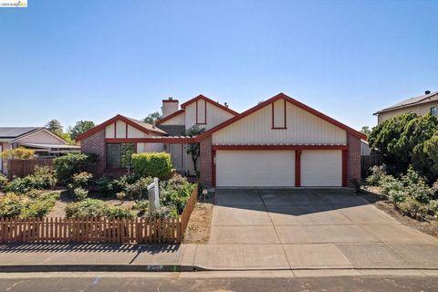 Photo of 409 Hazelnut Dr Dr, Oakley, CA 94561 (MLS # 41127931)