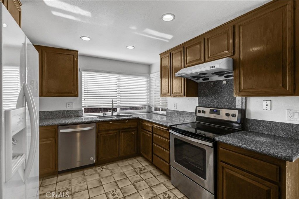 Photo of 12 Fairdawn, Irvine, CA 92614 (MLS # OC25244833)