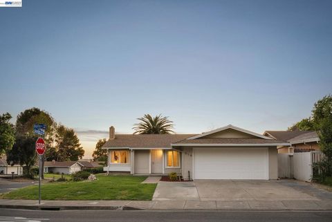 Photo of 519 Holly St St, Vallejo, CA 94589 (MLS # 41128509)