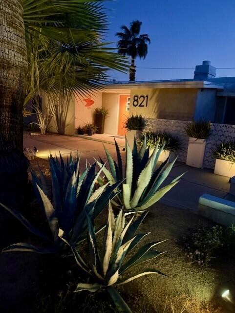 821 S Avenida Evelita