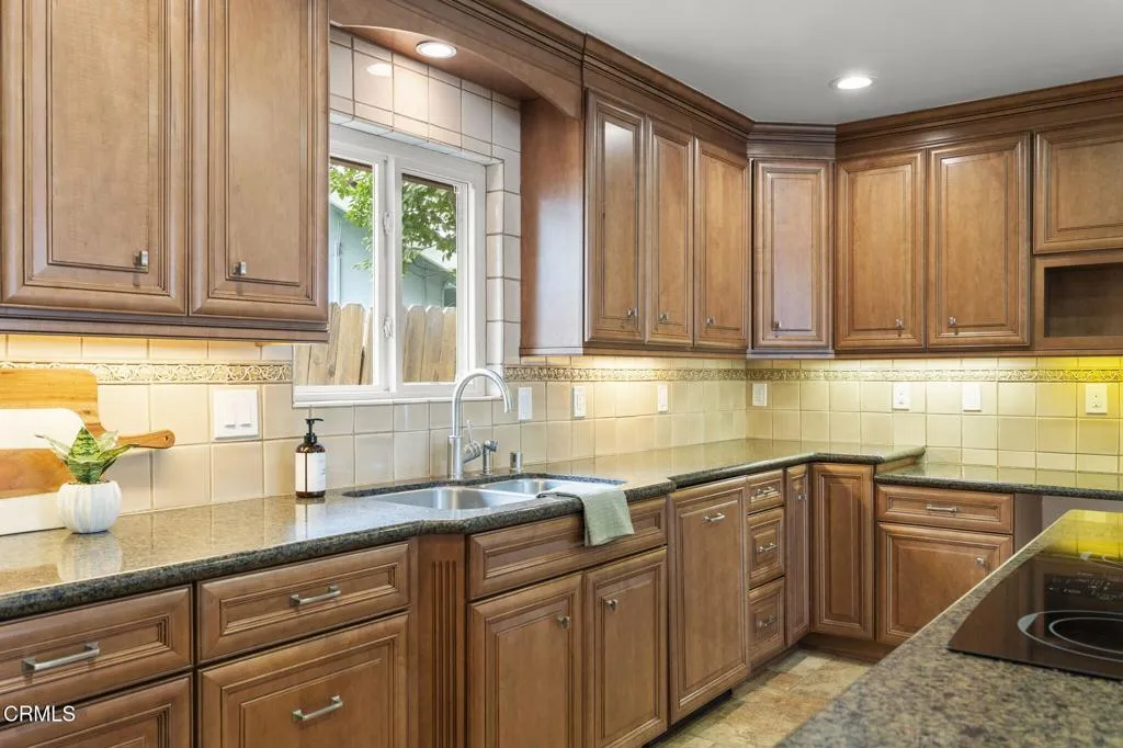 Oxnard, California 93030, United States, 3 Bedrooms Bedrooms, ,3 BathroomsBathrooms,Residential,Contingent,166484