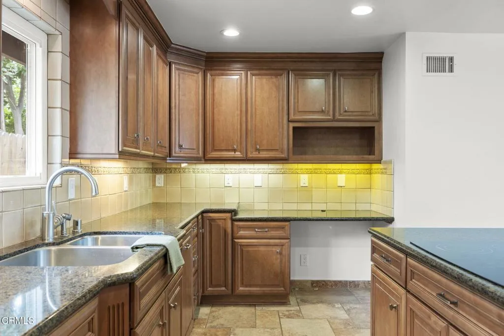 Oxnard, California 93030, United States, 3 Bedrooms Bedrooms, ,3 BathroomsBathrooms,Residential,Contingent,166484