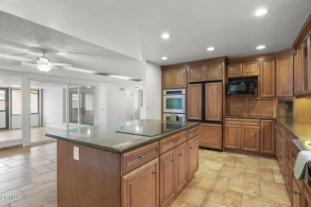 Oxnard, California 93030, United States, 3 Bedrooms Bedrooms, ,3 BathroomsBathrooms,Residential,Contingent,166484