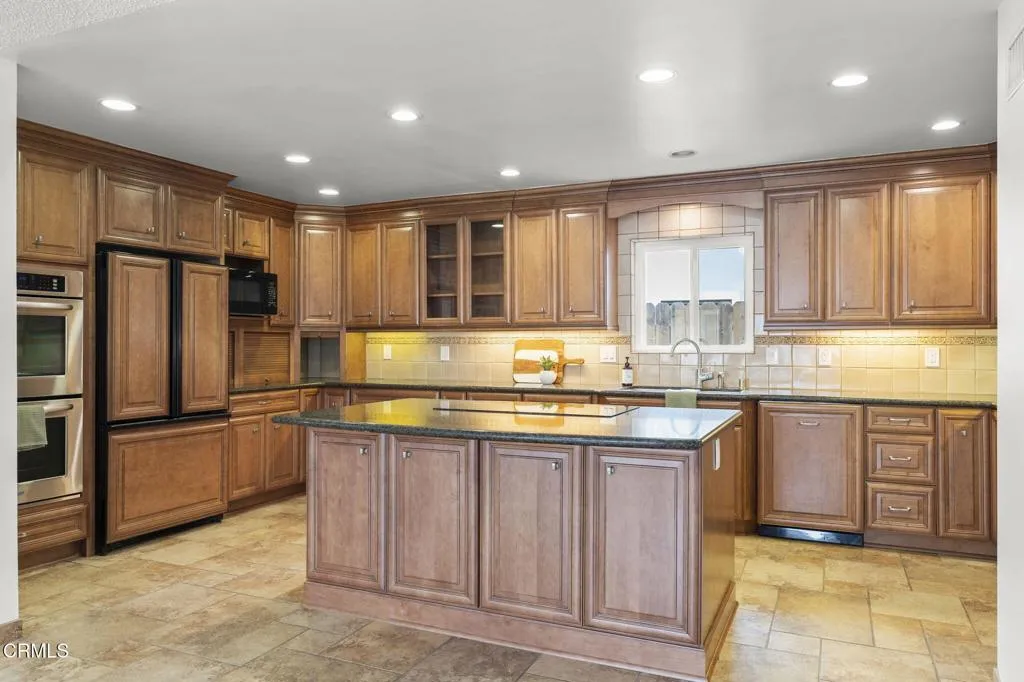 Oxnard, California 93030, United States, 3 Bedrooms Bedrooms, ,3 BathroomsBathrooms,Residential,Contingent,166484