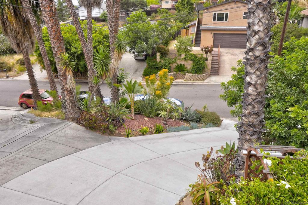 1225 Portola Ave.