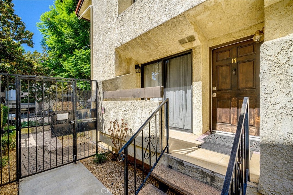 543 W Stocker Street 14, Glendale CA 91202
