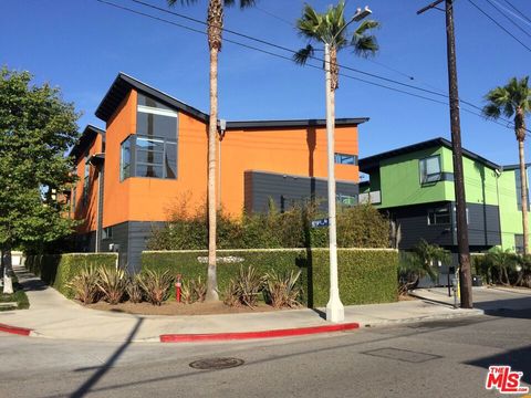 Photo of 320 Indiana Avenue #A, Venice, CA 90291 (MLS # 25617637)